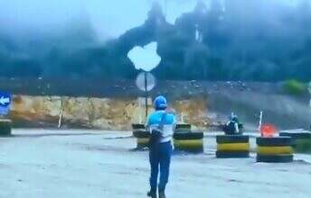 سحابة تهبط الى الارض