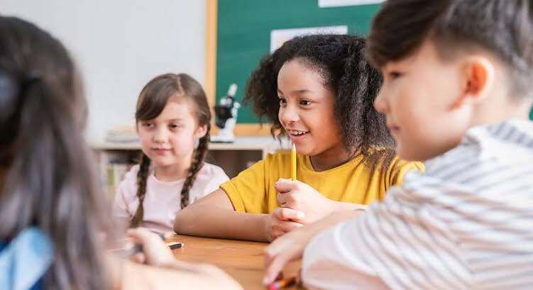 طالبة مدرسية