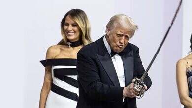 رقصة ترامب بالسيف