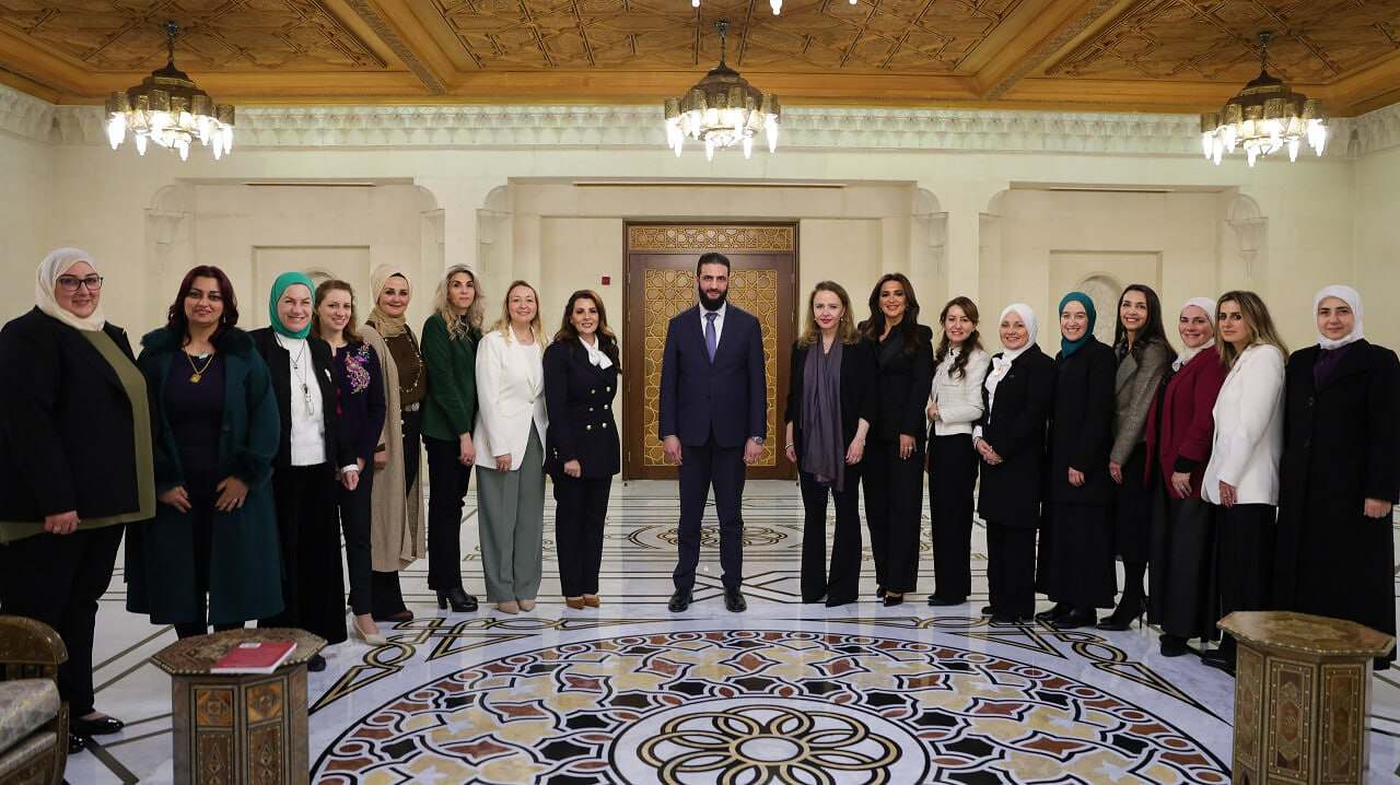 أحمد الشرع مع وفد نسائي
