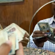 استقرار حذر في سوق الصرف.. أسعار الريال السعودي والدولار مقابل الجنيه المصري اليوم الثلاثاء