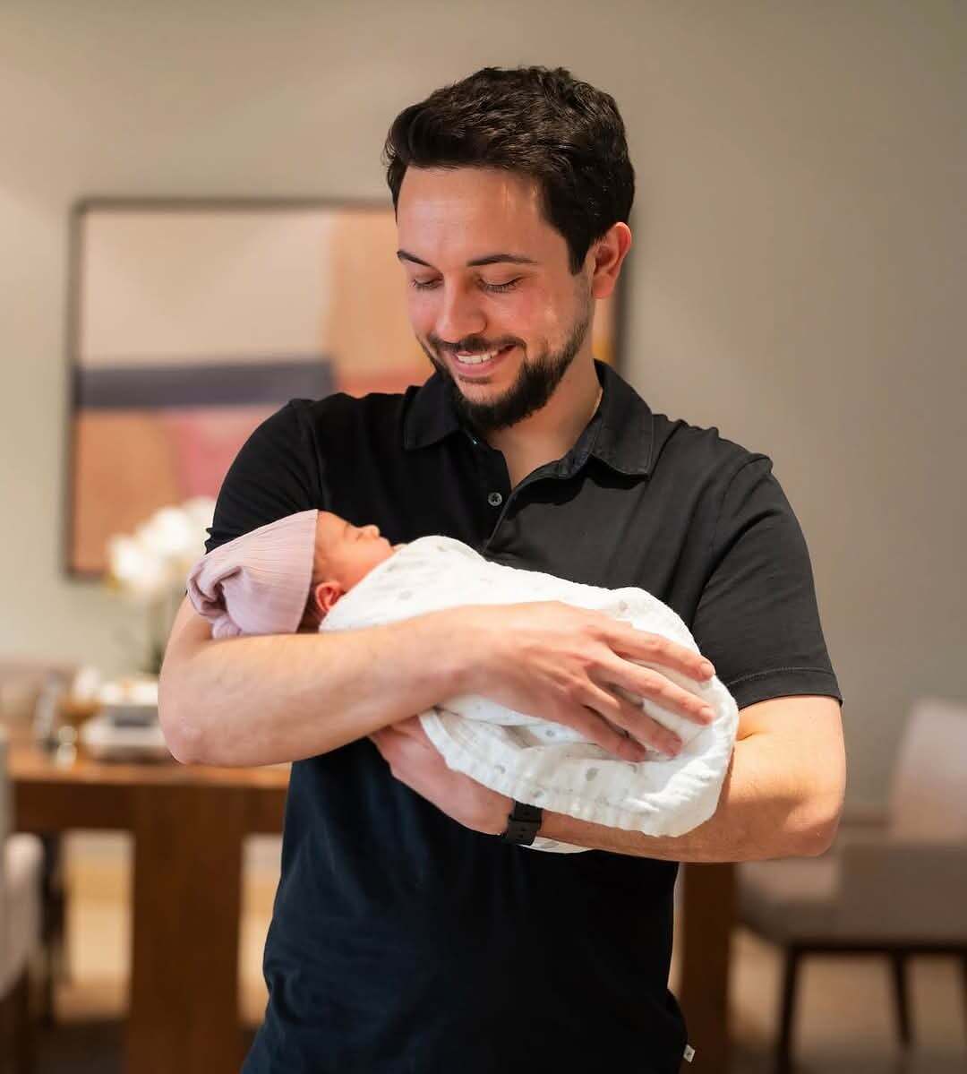 الأمير الحسين والمولودة أمينة