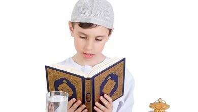 يجب الحرص على تعليم الأطفال كل شيء عن الصيام مع مراقبتهم لتحقيق سلامتهم