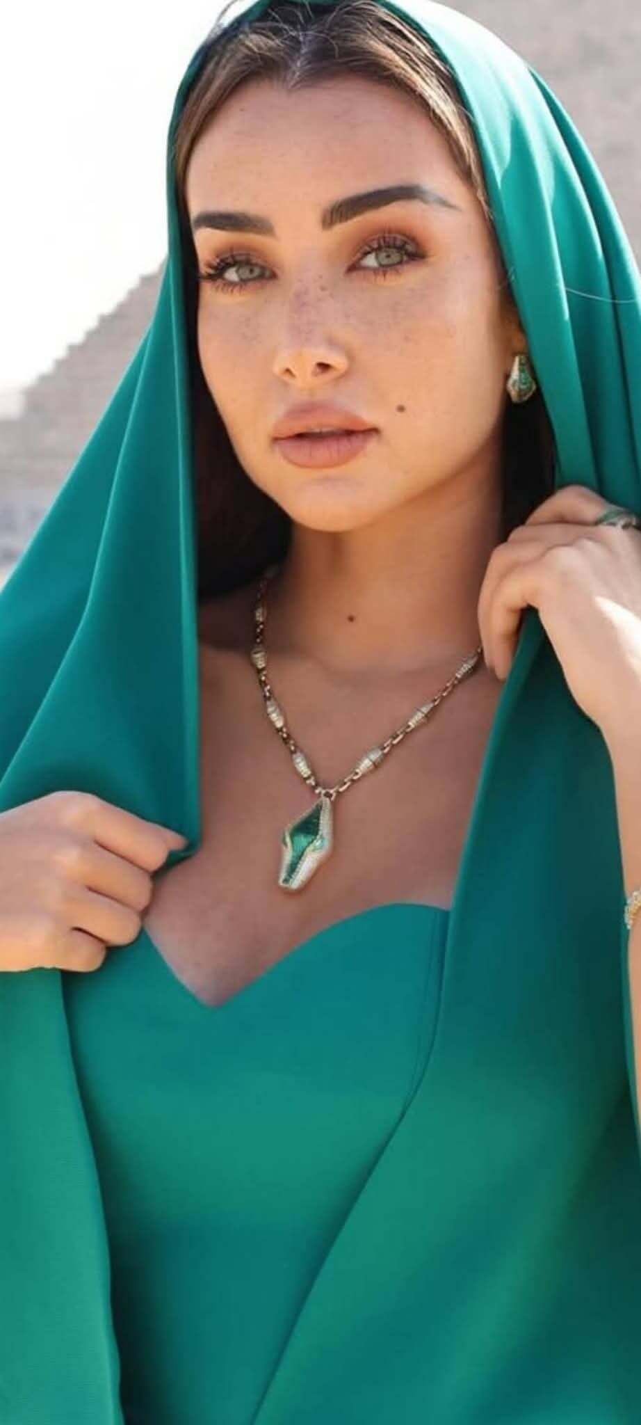 هنا الزاهد