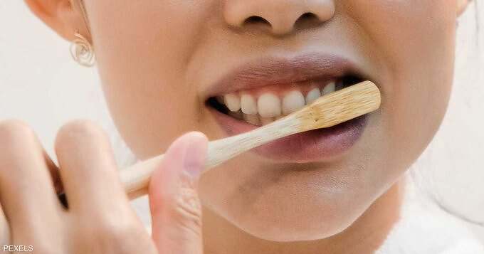 تنظيف الأسنان