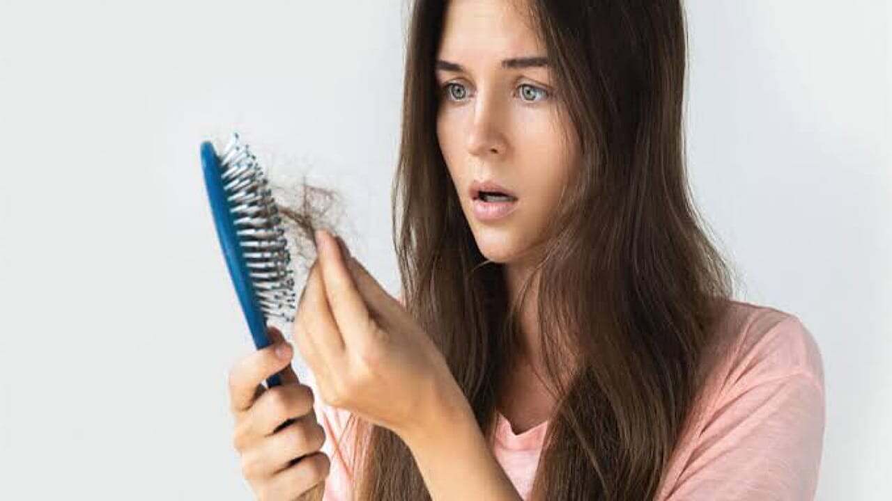 تساقط شعر الأم المرضعة