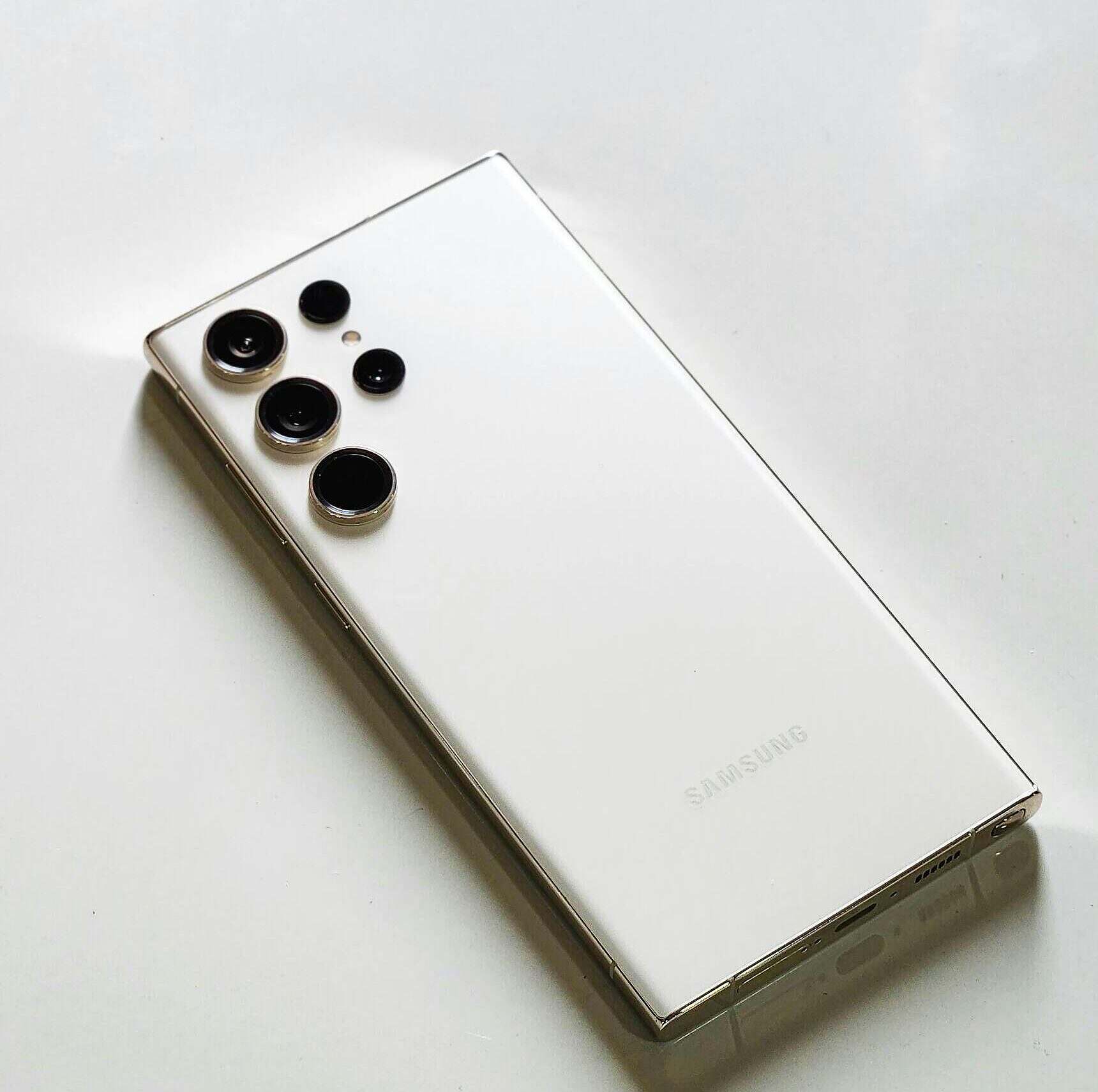 free-photo-of-get-ready-for-the-future-with-samsung-galaxy-s23