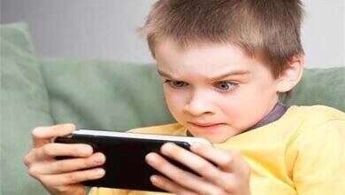 الاطفال والهاتف
