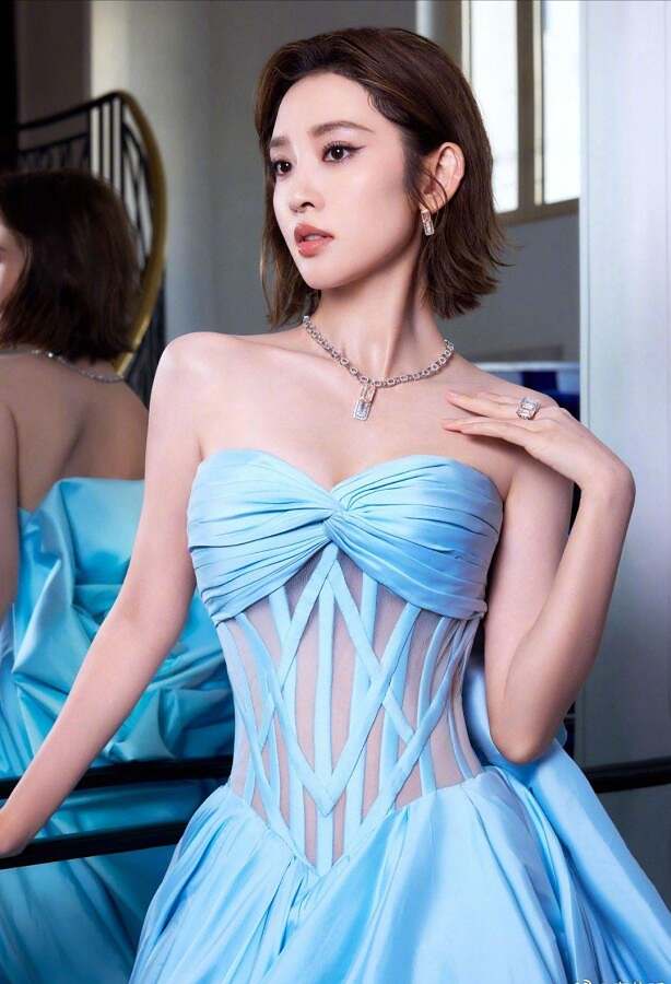 اغرب اطلالات مهرجان كان