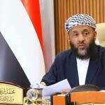 شبيبة: "لن نترك حاج يمني خلفنا... خطة حكومية لضمان عودة آمنة بعد دمار مطار صنعاء