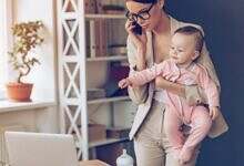 الأم العاملة