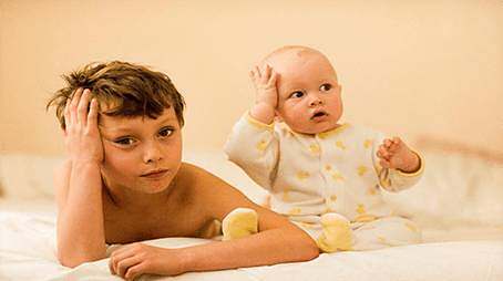 غيرة الإخوة – تربية الأطفال – مشاكل الأسرة