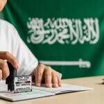 قرار سعودي مفاجئ.. لا ترحيل للمقيمين حتى بعد انتهاء الإقامة
