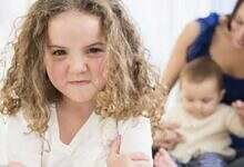 24087-نصائح-للتعامل--مع-الغيرة-عند-الأطفال