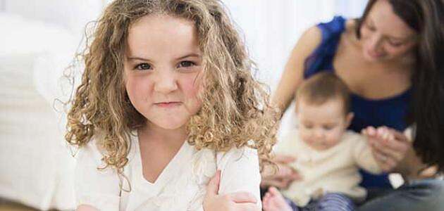 24087-نصائح-للتعامل--مع-الغيرة-عند-الأطفال