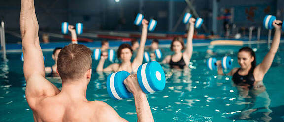 خسارة الوزن الرياضة الهوائية الرياضة المائية