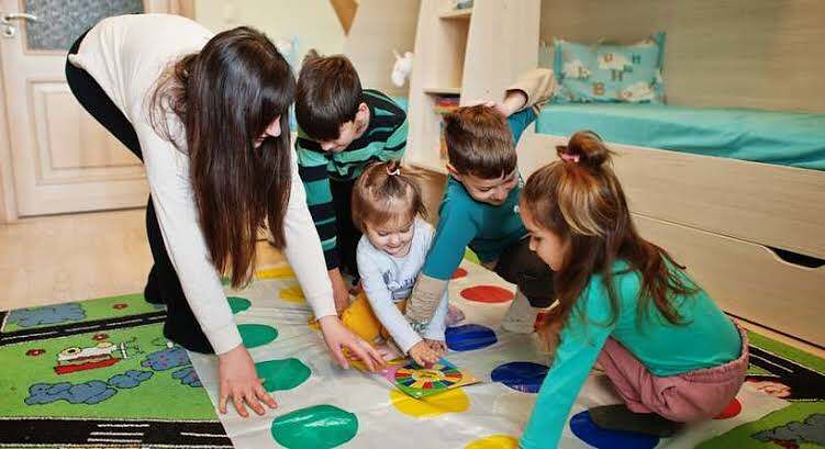 ألعاب أطفال منزلية