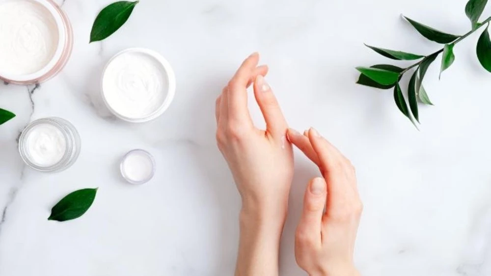 تفتيح اليدين، علاج جفاف اليدين