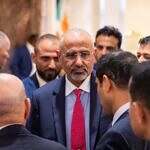 انفراجة في عدن.. المجلس الانتقالي يستعيد مقراته السيادية وعودة مرتقبة للزبيدي بعد "توافق" سعودي إماراتي