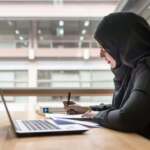 أسرار المرأة الناجحة.. روتين صباحي ذكي يمنحكِ الأناقة والتركيز قبل الذهاب للعمل