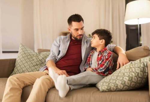 الاب وتربية الأبناء