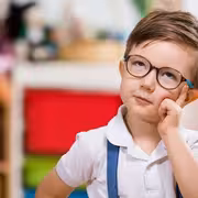 كيف تكتشفين عبقرية طفلك المختبئة وتحولين منزلك إلى مصنع للمبدعين؟