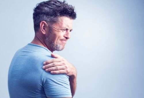 ألم الكتف عند النوم عليه