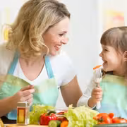 خطوات عملية ومبتكرة.. كيف تساعدين ابنتك على تبني نظام حياة صحي ومستدام؟