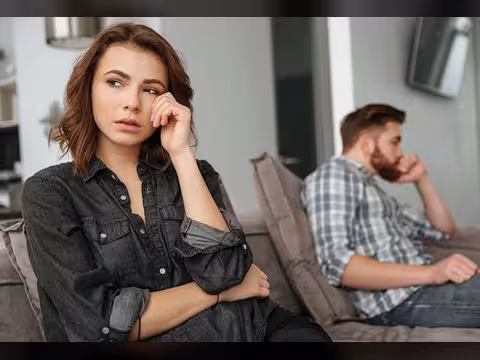 سؤال يراود كل زوجة: لماذا يتغير الرجل بعد الزواج؟ إليكِ الإجابة التي لم يخبركِ بها أحد