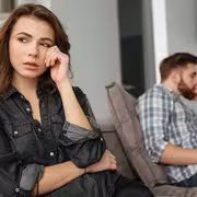 سؤال يراود كل زوجة: لماذا يتغير الرجل بعد الزواج؟ إليكِ الإجابة التي لم يخبركِ بها أحد